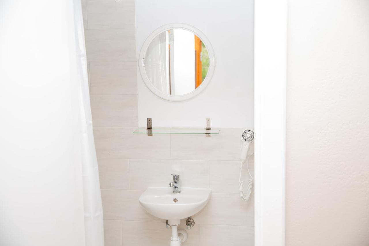 Melynojo Karpio Barza Hotel Kinty Kültér fotó